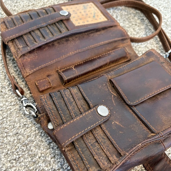 Chic Brown Leather Crossbody Bag - Picture 6 of 13